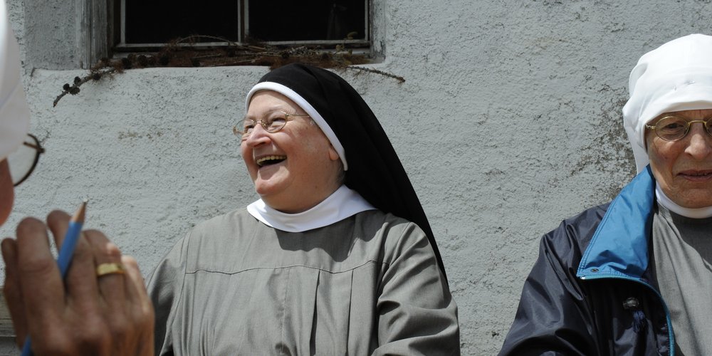 Schwester Domenica Dethomas und Schwester Pia Willi geben Einblick in Glücksfragen