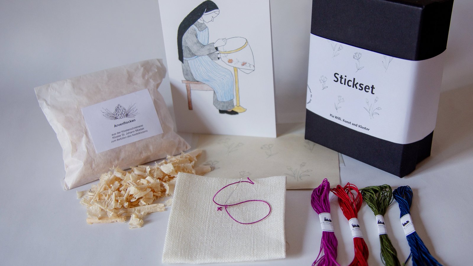 Das Stickset ist im Klosterladen oder in der Tessanda erhältlich.