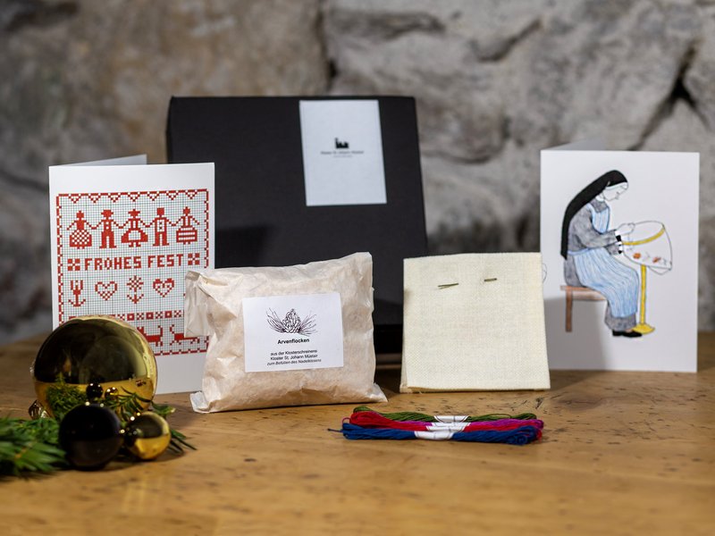 Weihnachts-Geschenkpaket Stickset