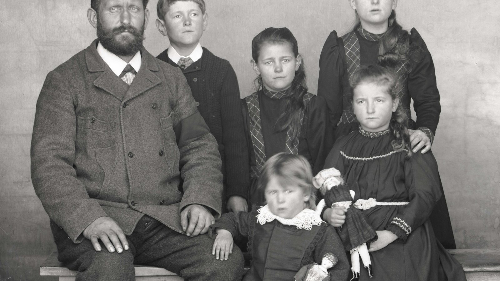 Familie ohne Mutter, Johann Feuerstein ca. 1895