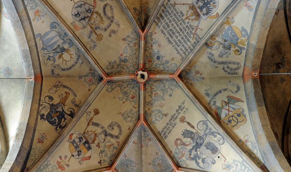 Installazione della volta e della galleria nella chiesa per le monache Installazione della volta e della galleria nella chiesa per le monache