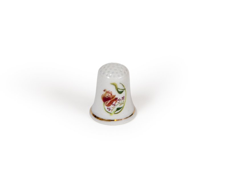 Fingerhut mit dem Bild einer Klosterstickerei